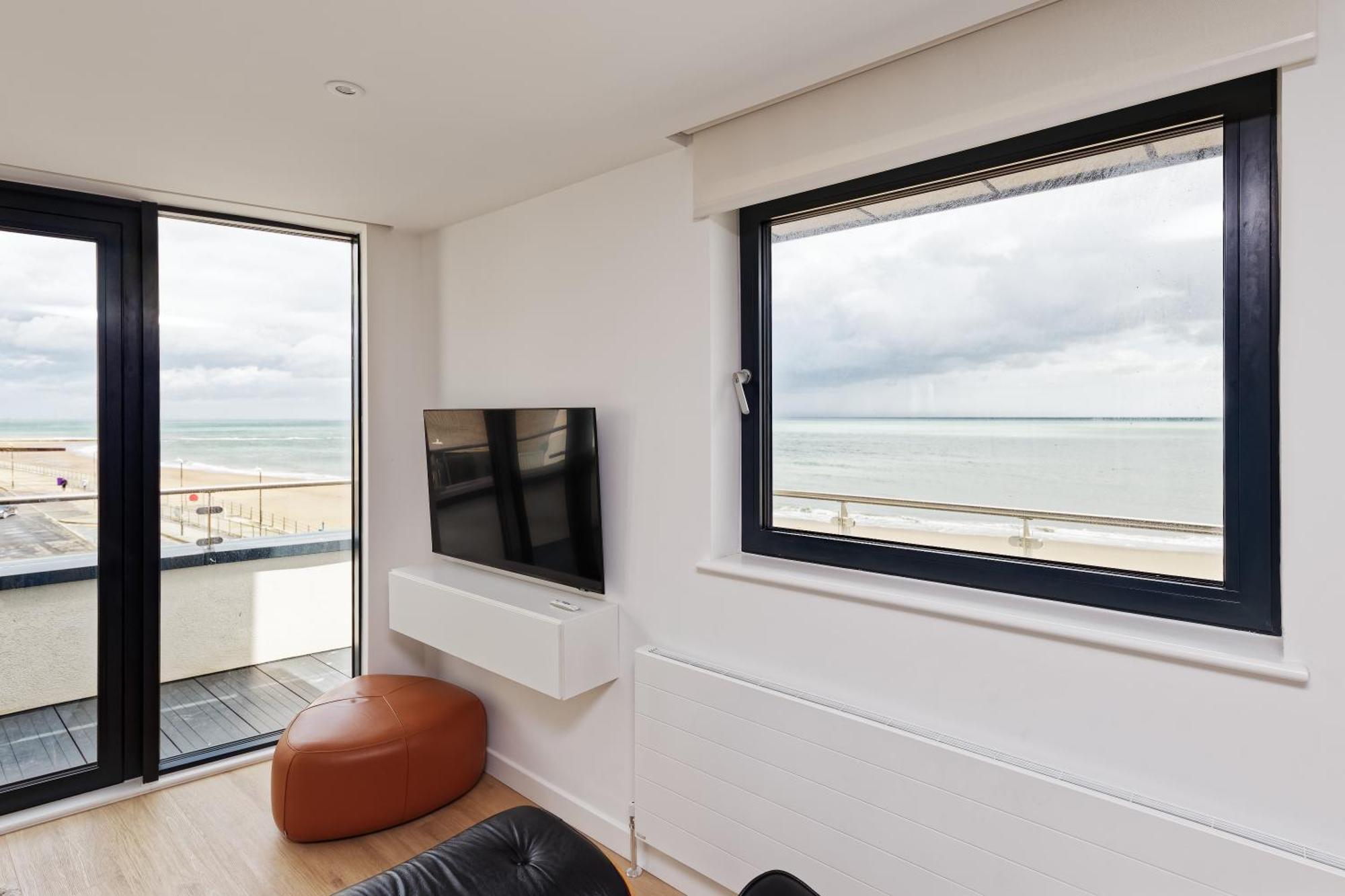 Gorgeous 2 Bed Apartment With Stunning Sea Views With Free Parking And Fast Internet Ramsgate Kültér fotó